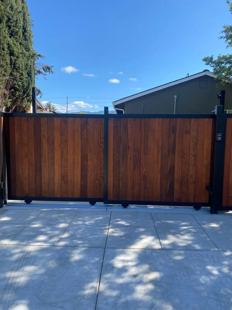 Automatic driveway gate